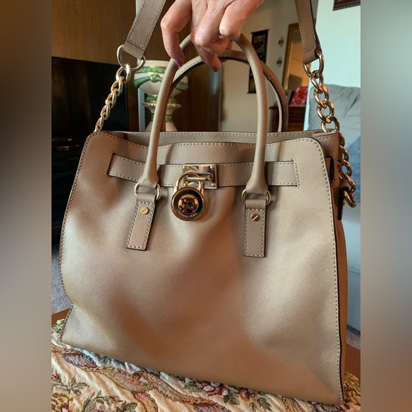 Women’s Michael Kors Purse - Picture 1 of 3